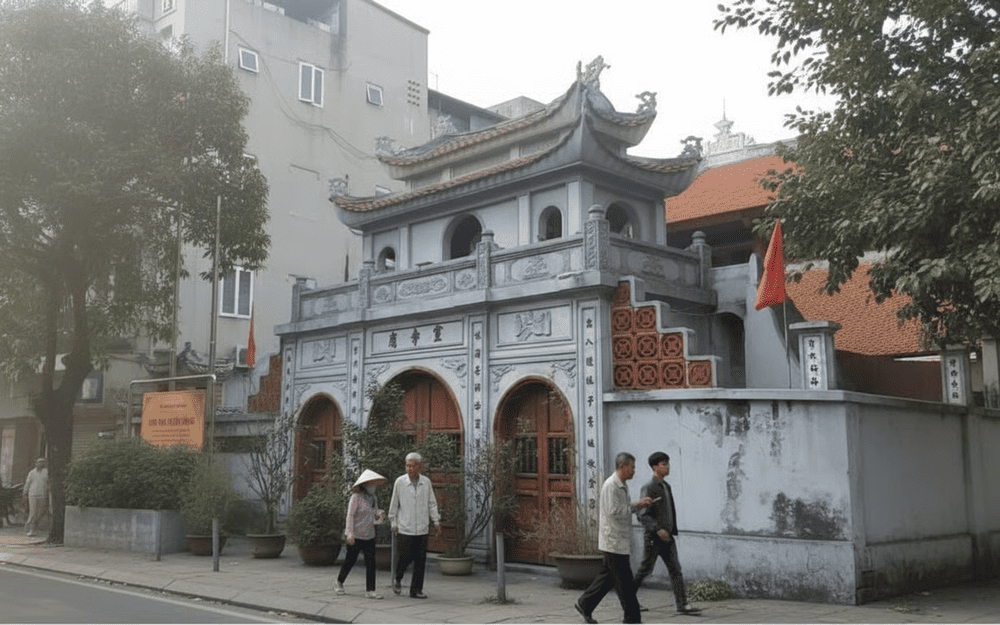 Chùa Linh Ứng là một ngôi chùa cổ kính nằm giữa lòng Hà Nội, mang đậm dấu ấn kiến trúc truyền thống Bắc Bộ